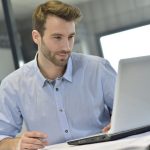 請求書発行業務を効率化するための代行サービスと電子化活用の実践ポイント