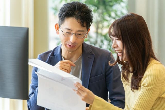 請求書代行に不可欠な行料金の明示と取引の信頼性を支える書類管理の重要性