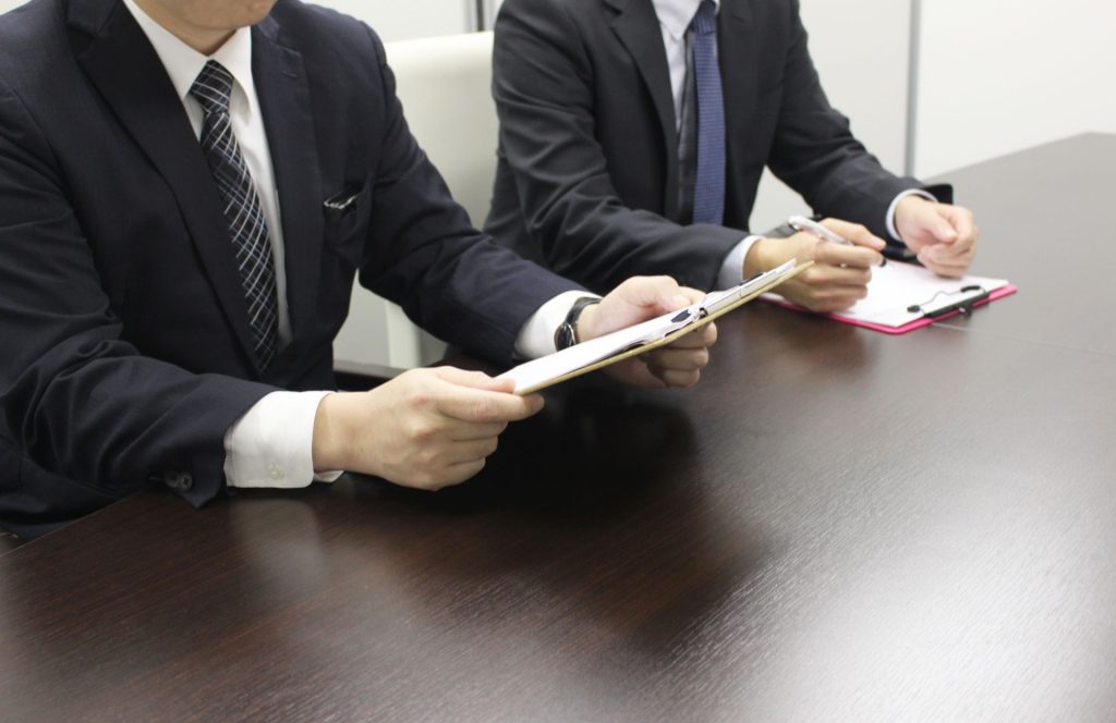 信頼と効率を両立させる請求書業務とアウトソーシング活用術